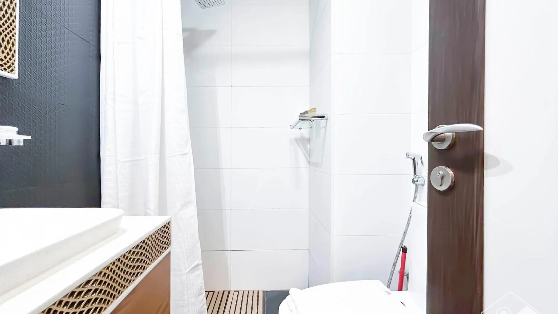 Contemporary Studio With City View In Business Bay Dubai