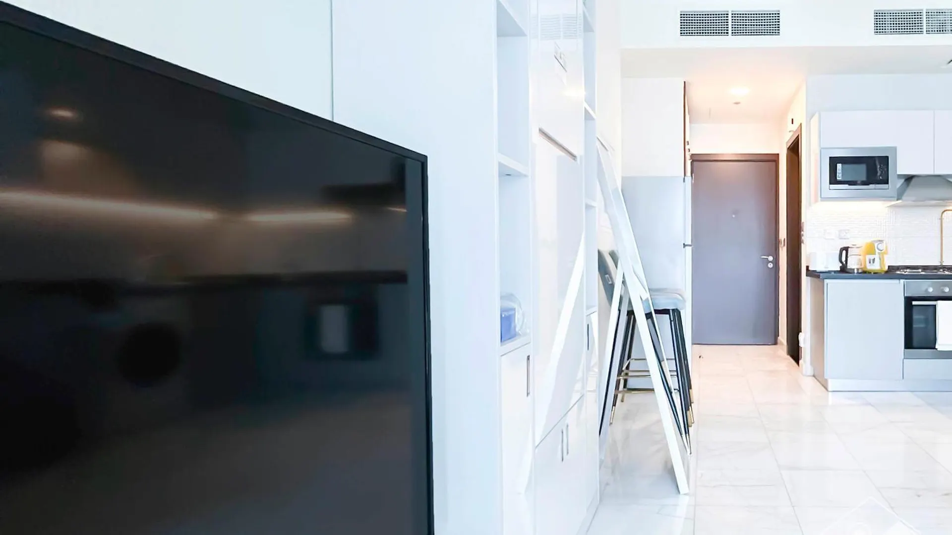 Contemporary Studio With City View In Business Bay Dubai United Arab Emirates